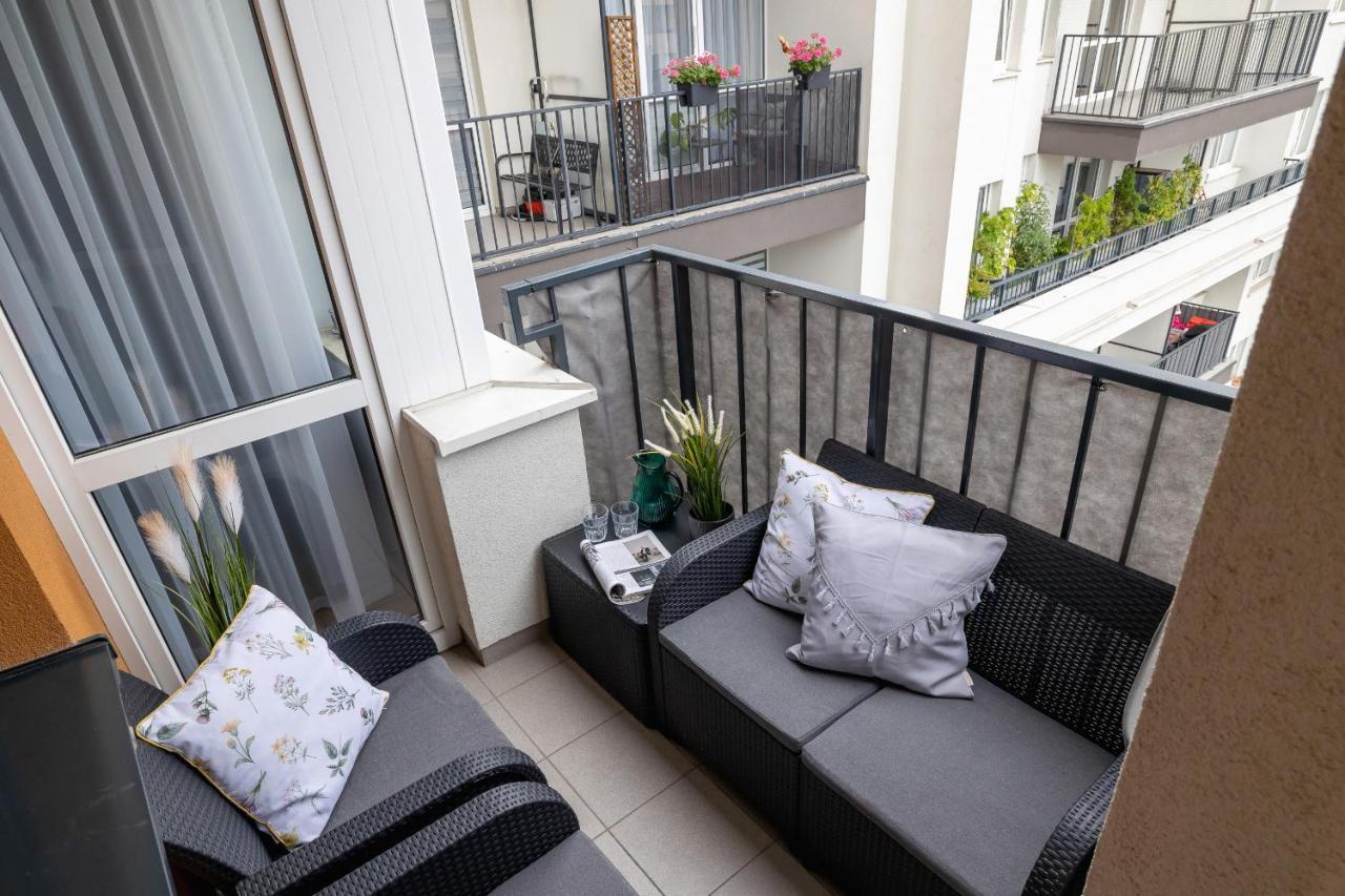 Osiedle Avia Harmonious Apartment With Balcony & Parking Cracow By Renters Prestige Cracovia Exterior foto