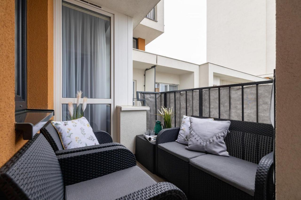 Osiedle Avia Harmonious Apartment With Balcony & Parking Cracow By Renters Prestige Cracovia Exterior foto
